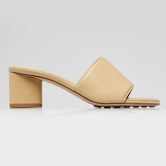 Bottega Veneta Beige Lambskin Leather The Band Mule Heels Size 5/35.5 - Picture 4 of 5